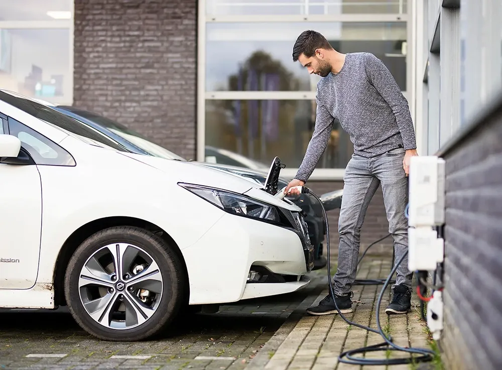 thiebers-thuisbatterij-nuland-auto